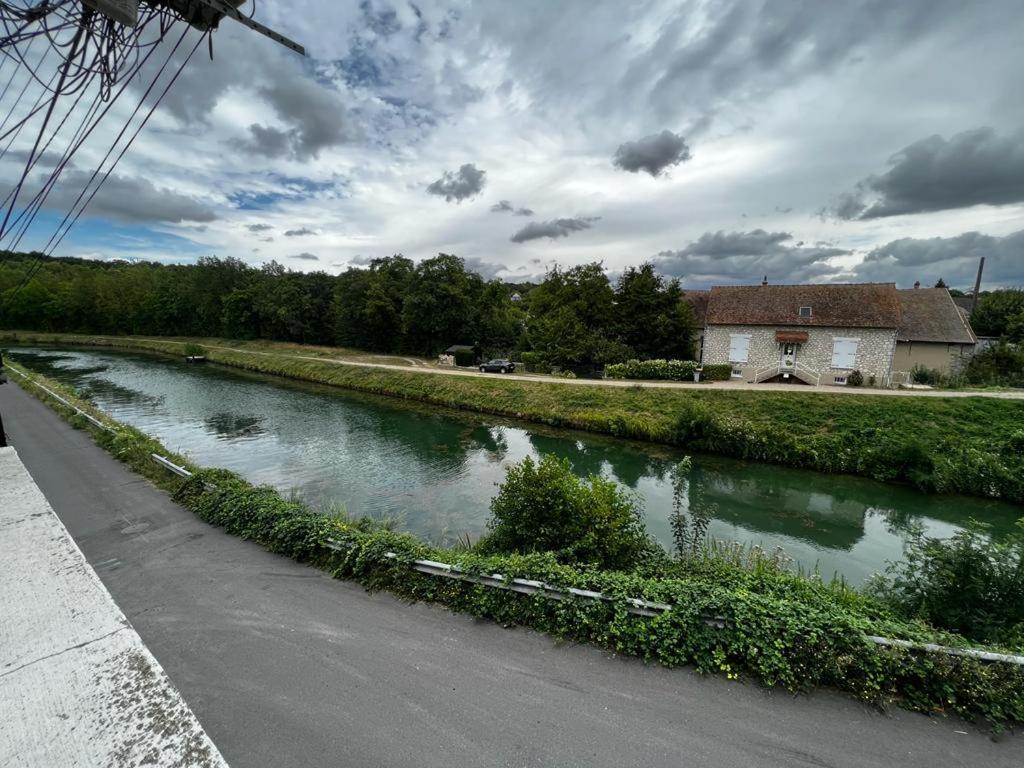 Appartement F2+ Au Bord De L’Eau à Moret-sur-Loing Extérieur photo